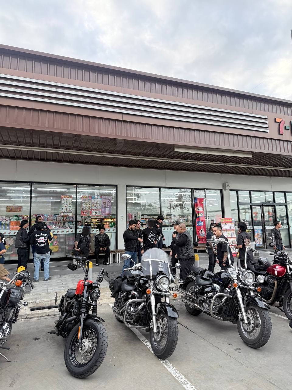 A quick stop at 7-Eleven to refuel.