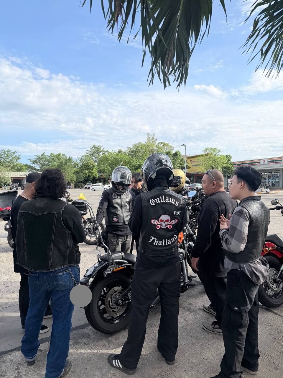 High 1%er and our brothers during the Outlaws MC Thailand Family Run.